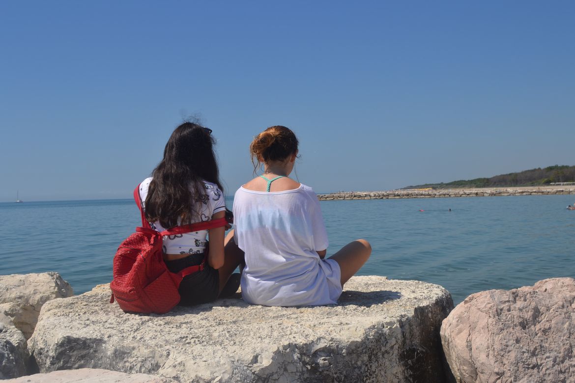 Am Strand wird sie extrem geil Am Strand wird sie extrem geil