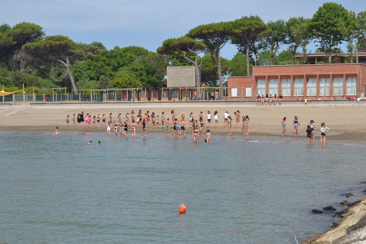 Am Strand wird sie extrem geil Am Strand wird sie extrem geil